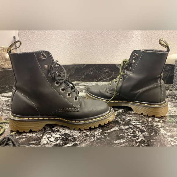 Dr. Martens Luana 7 Eyelet Lace Up Black Boots Women’s Size 6 UK 4 Leather - Picture 14 of 16